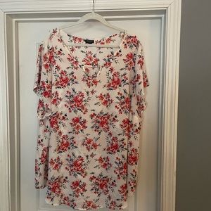 Light weight floral blouse/top from torrid. Size 4